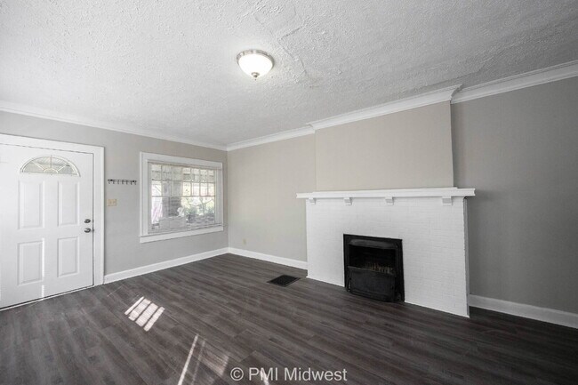 Foto del edificio - "Charming 3 Bedroom with Hardwood Floors i...