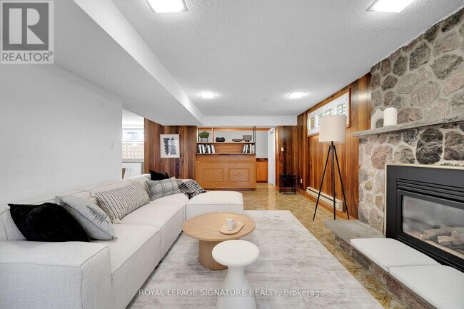 Photo du bâtiment - 49 Sylvadene Pkwy