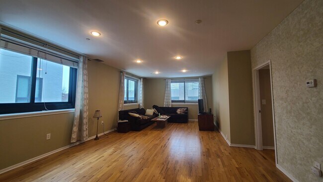 Foto del edificio - 518-536-536 Gregory Ave