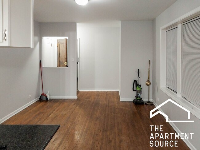 Foto del edificio - 3710 N Sheffield Ave