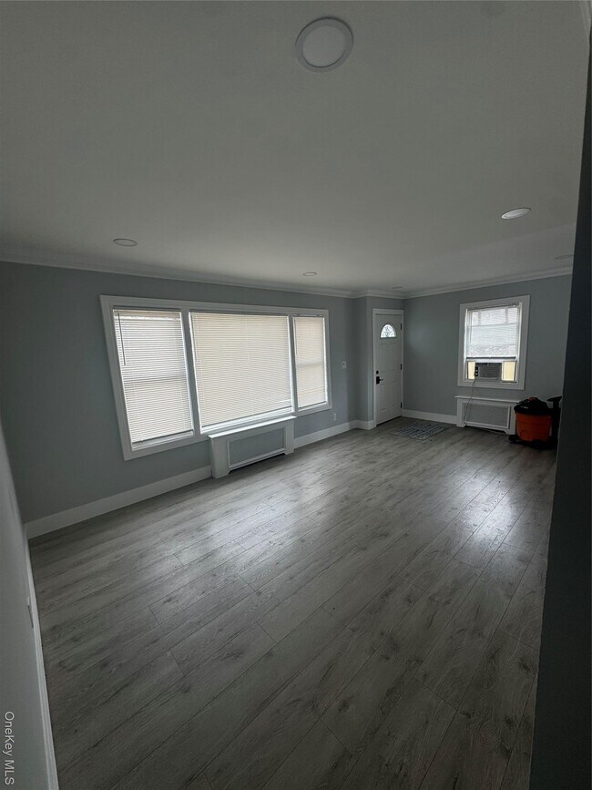 Building Photo - 674 Winthrop Dr