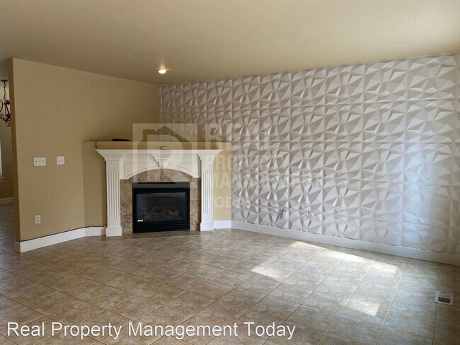 Building Photo - 4 br, 2.5 bath House - 13802 176th St E