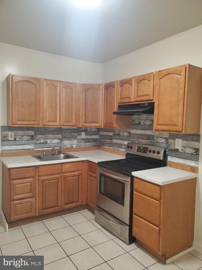 245 E Cambria St, Philadelphia, PA 19134 Townhome Rentals in