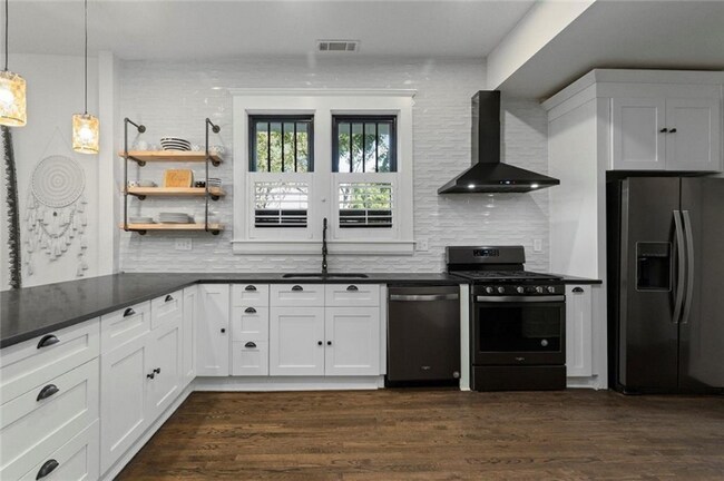 Foto del edificio - 563 Parkway Dr NE