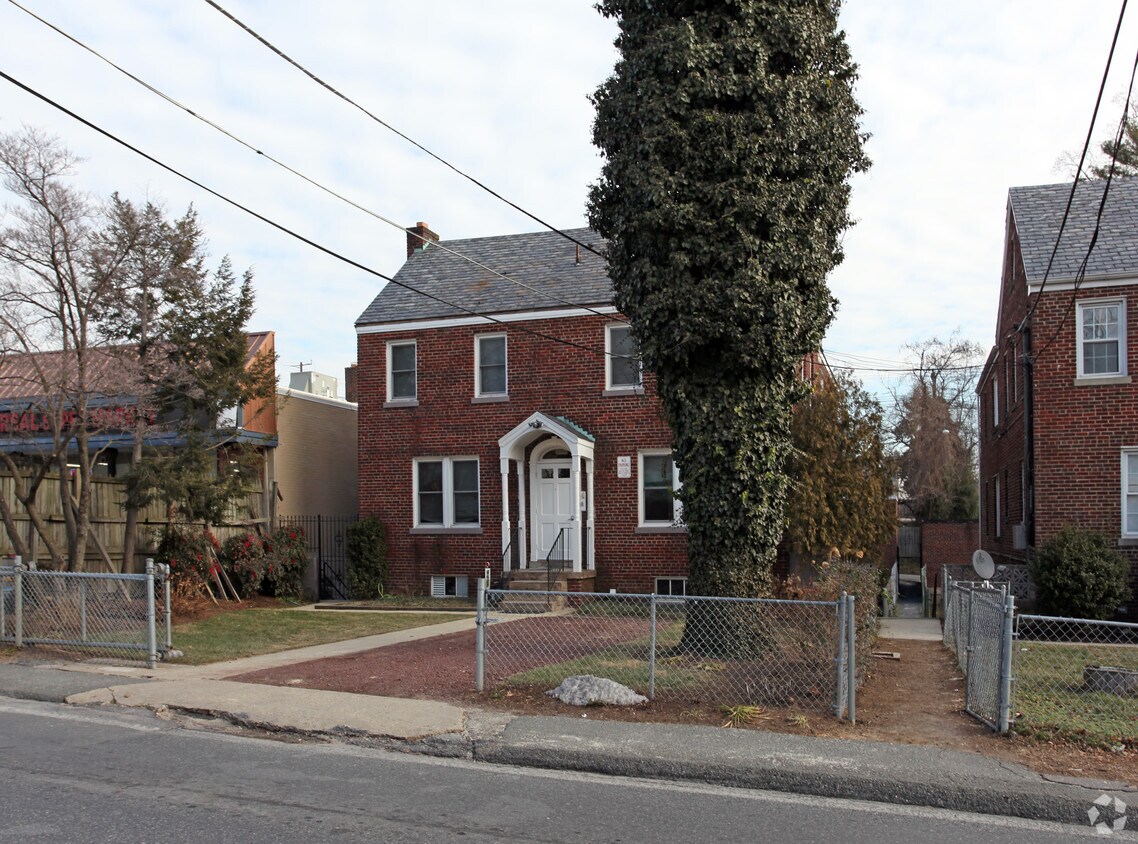 Foto principal - 8627 Flower Ave