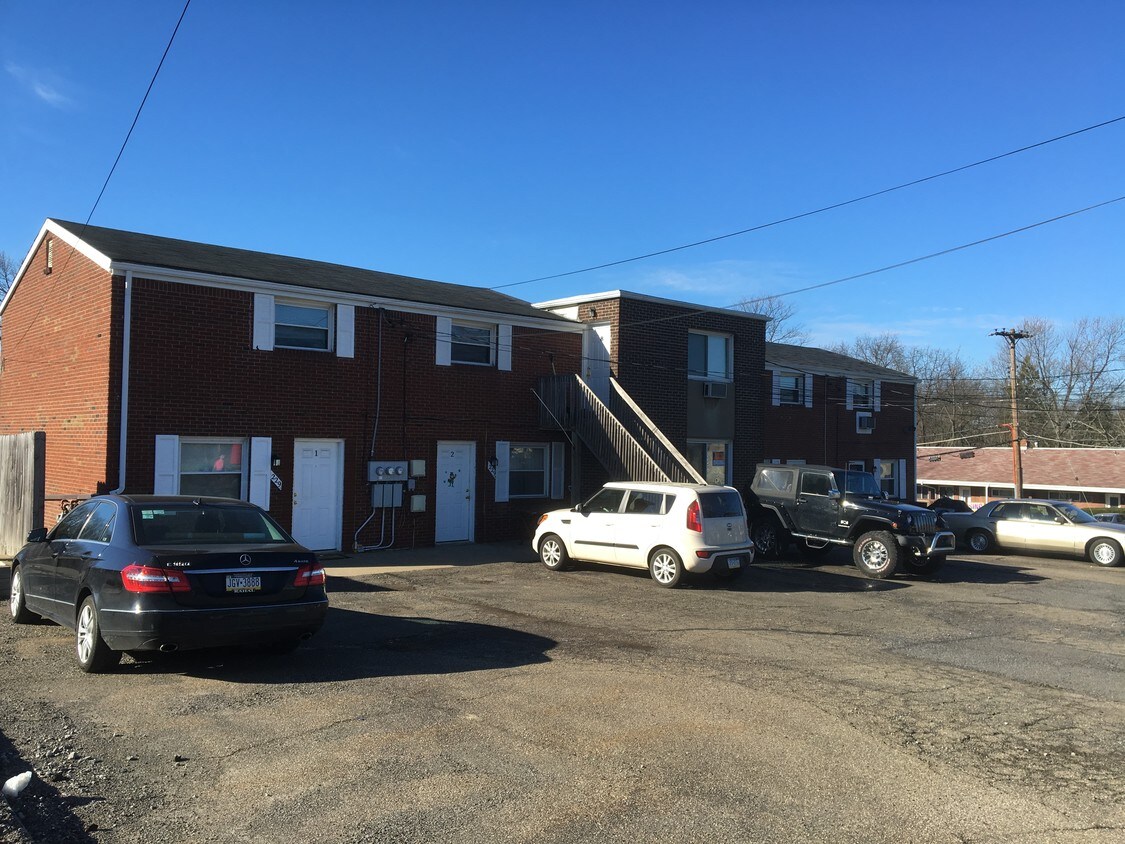 229 Moon Clinton Rd, Moon Township, PA 15108 Apartments in Moon