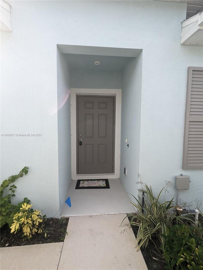 Building Photo - 850 Persimmon Pl