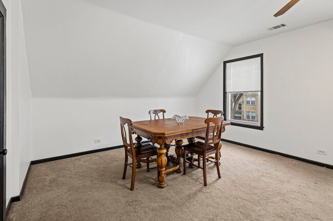 Foto del edificio - 4116 N Kilbourn Ave