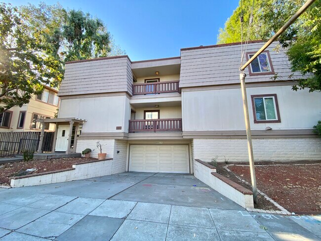Foto del edificio - 1122 Whipple Ave