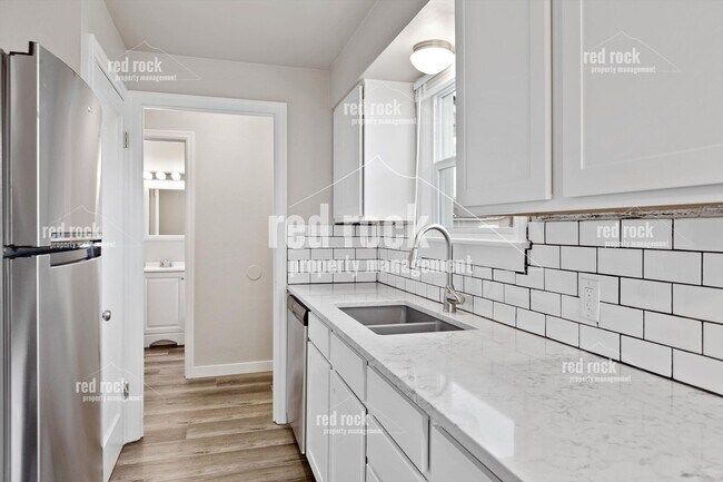 Foto del edificio - 10114 E Broadway Ave