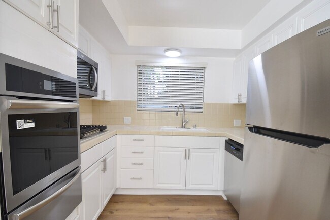 Foto del edificio - 14706 Dickens St