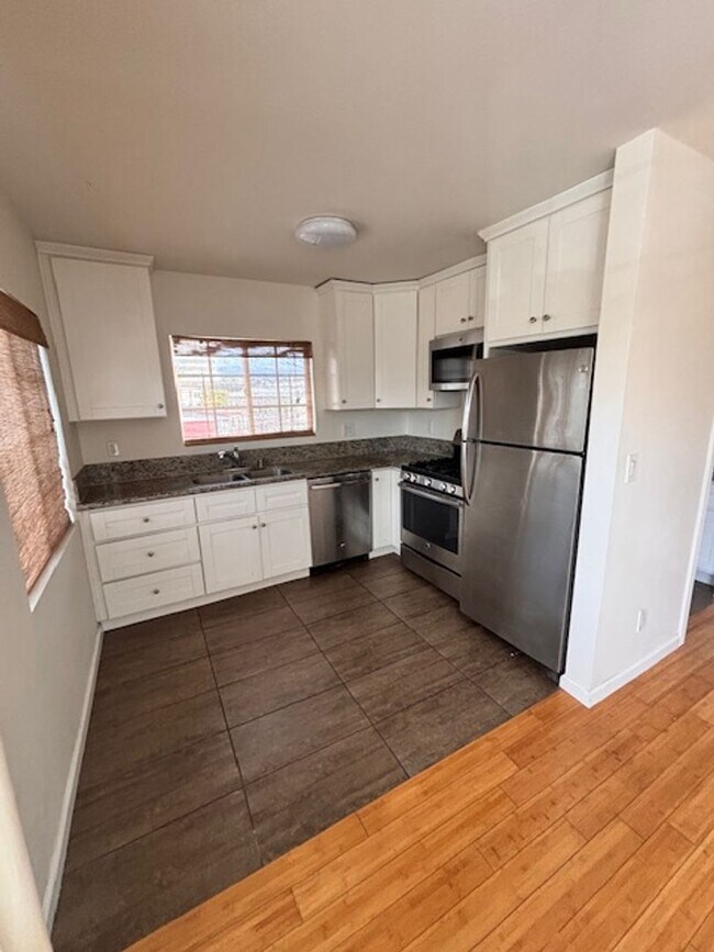 Foto del edificio - 1828 Montrose St, located in the vibrant city of Los Angeles