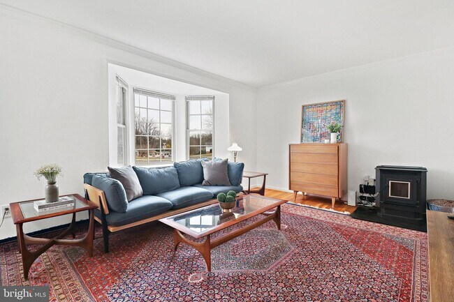 Building Photo - 5012 Gainsborough Dr