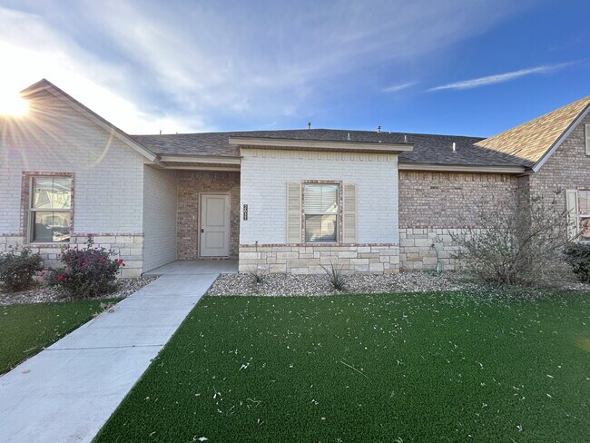 Foto del edificio - Townhome near Cooper Elementary - Comfortable Living Awaits!