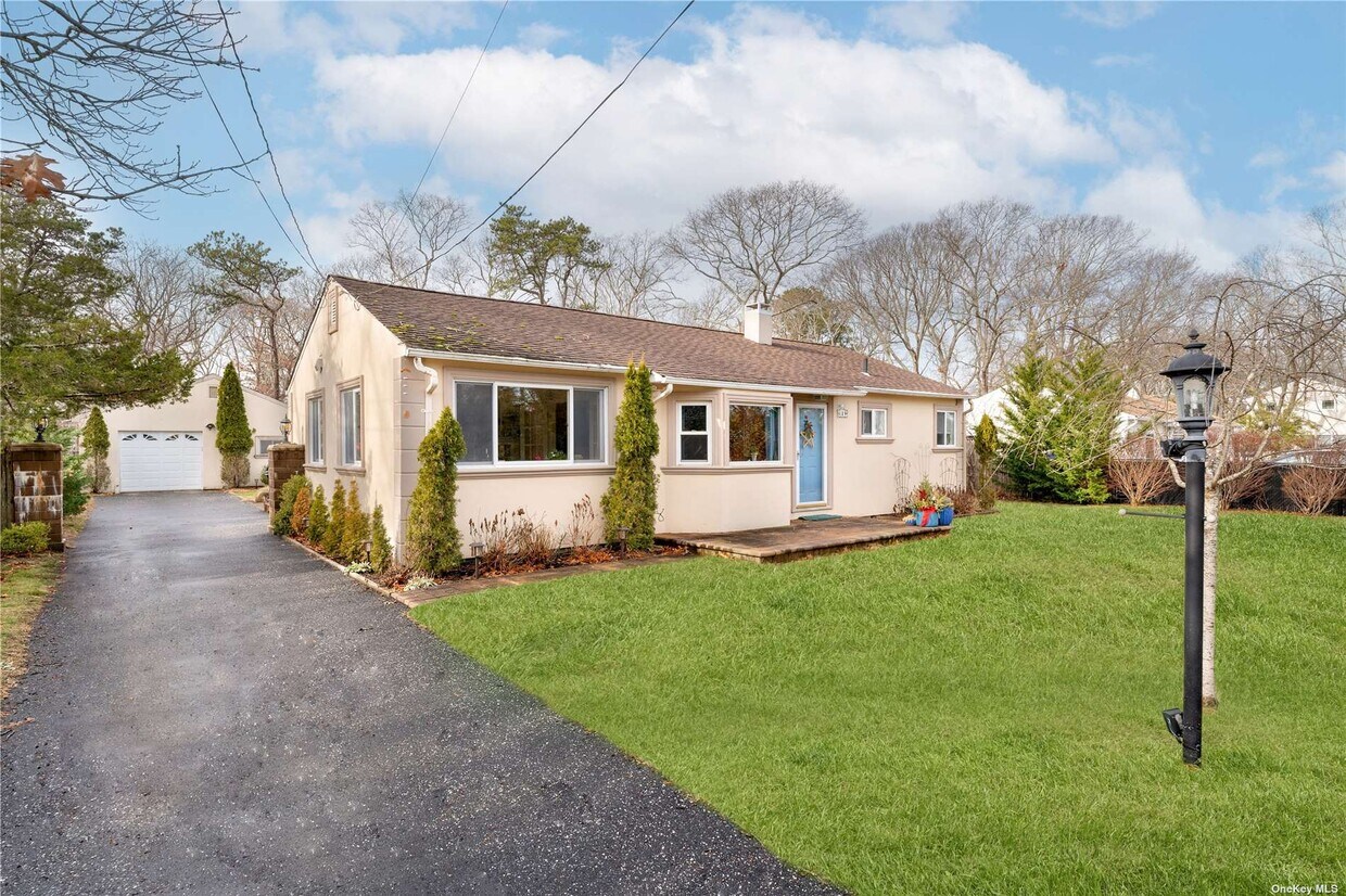 129 Temple Ave Flanders, NY 11901 Alquileres en Flanders, NY