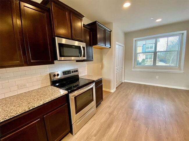Foto del edificio - 516 E Slaughter Ln