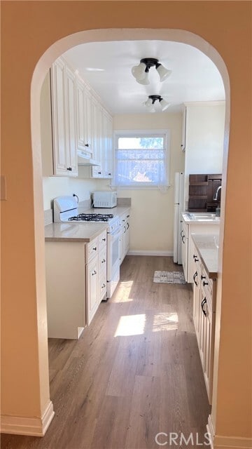 Foto del edificio - 3423 E 5th St