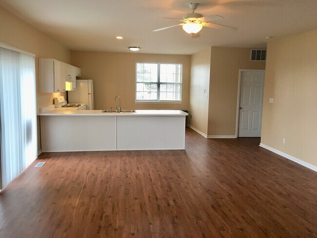 Building Photo - 1207 Primrose Ln