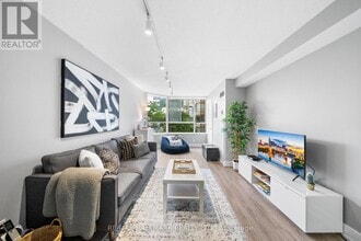 Building Photo - 711 Bay St.