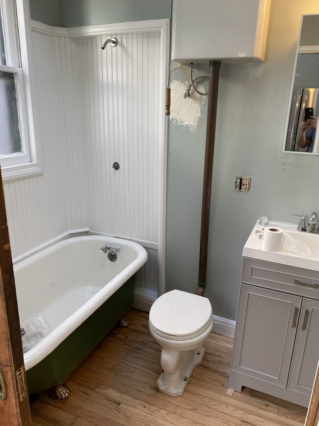 Bathroom - 3147 Umatilla St