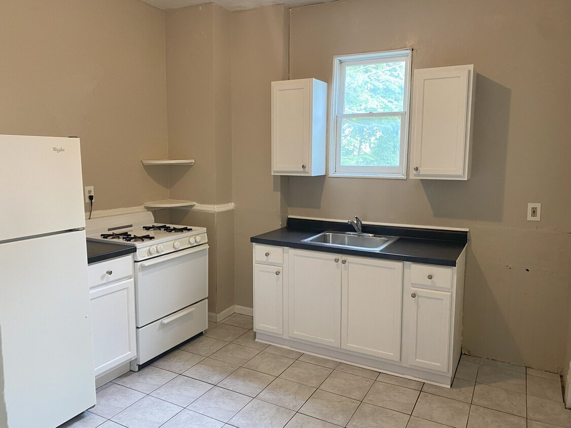 Kitchen - 1114 Seymour Ave