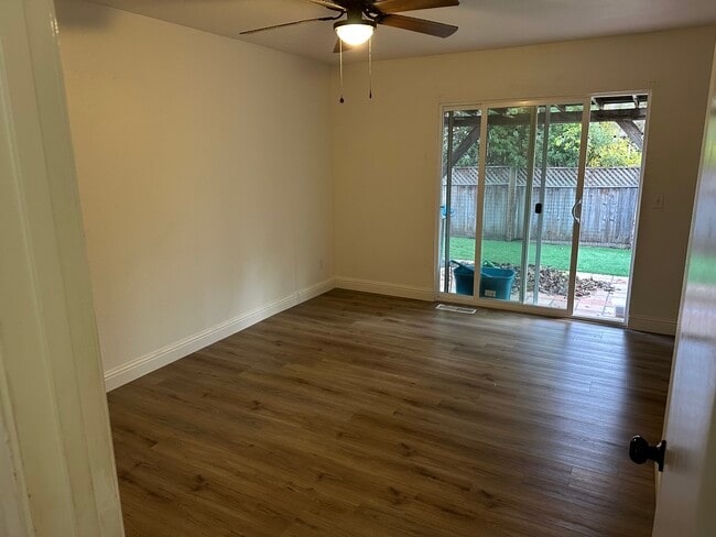 Master bedroom - 644 Craig Ave