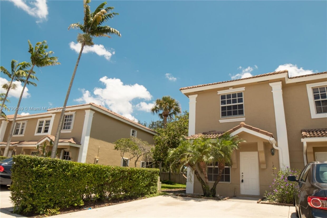 Primary Photo - 12210 S W 8th Ct