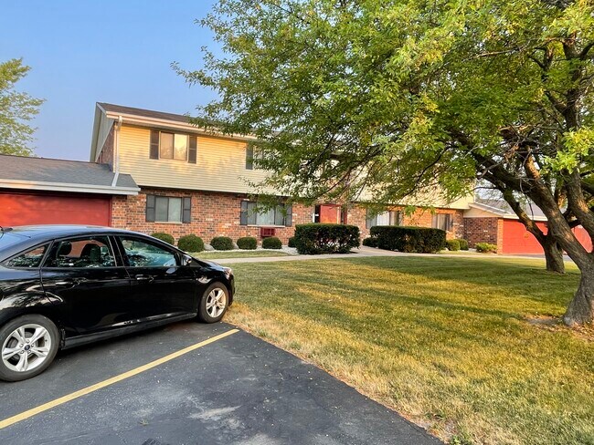 LARGE BEAUTIFUL 2 BEDROOM UPPER IN A PARK LIKE SETTING - W151S7043 Cornell Cir