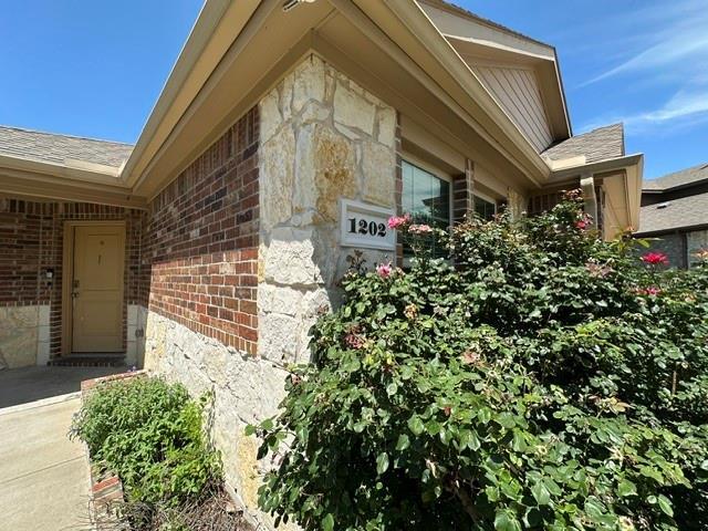 Foto del edificio - 1202 Meadow Wood Ct