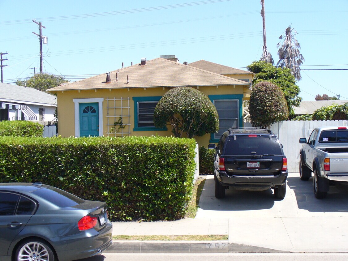 Edificio desde la calle - 752 Brooks Ave