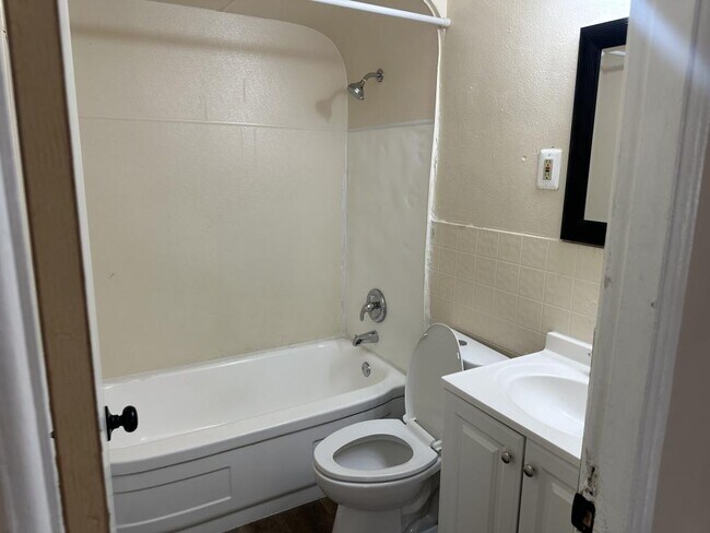 Foto del edificio - 9757 Lorna Ln