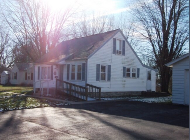 Foto del edificio - AVAILABLE NOW. 2 bed/1 bath SINGLE FAMILY HOME with fenced yard!