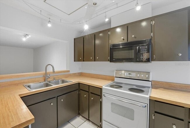 Building Photo - 2328 Inagua Way