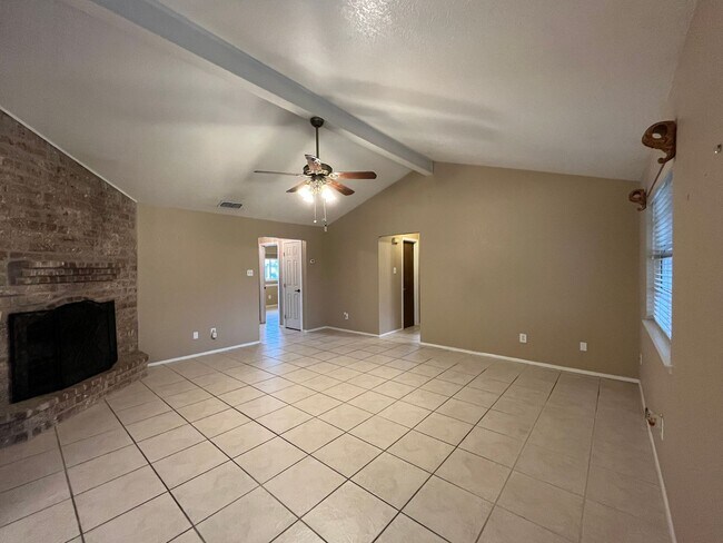 Foto del edificio - 2118 Meadowgrove Dr