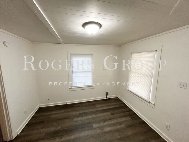 Foto del edificio - 557 W Spring St