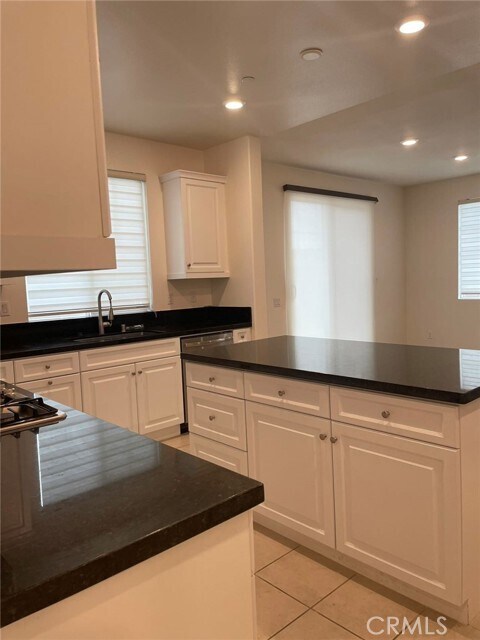 Building Photo - 3214 E Yosemite Dr