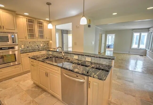 Kitchen - 1013 Overbrook Rd
