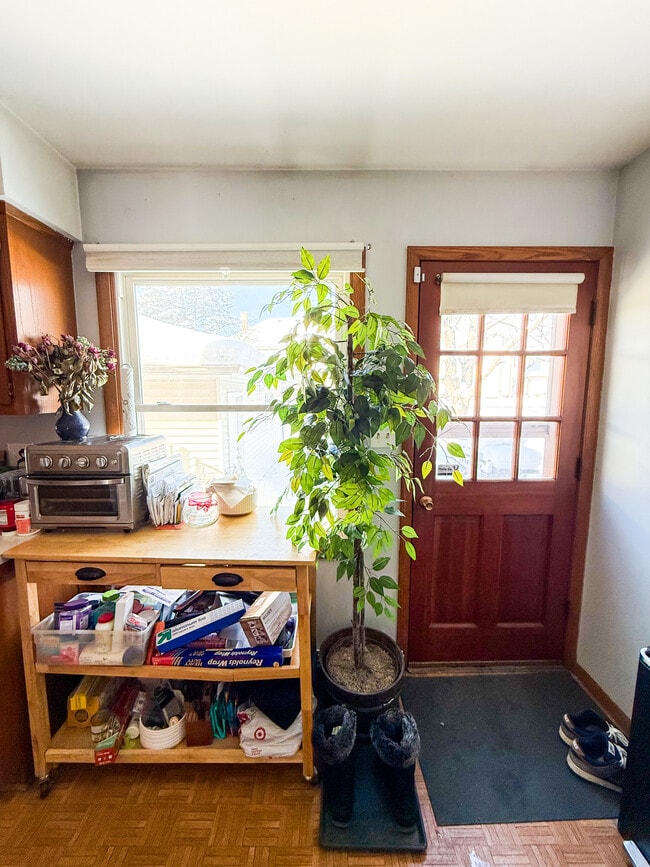 Foto del edificio - 4932 Sutton Ln