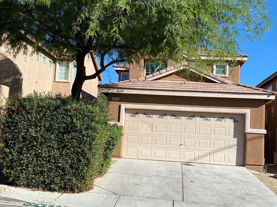Primary Photo - Mountain's Edge 3 Bed 3.5 Bath home in the...