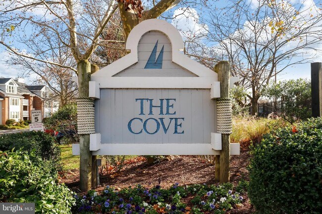 Foto del edificio - 7594 Lakeside Village Dr