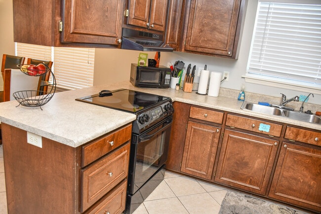 Building Photo - 2546 Bascom Dr