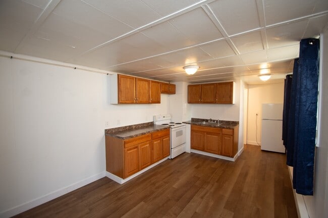 Photo - 421 W Main St Apartment