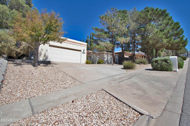 Building Photo - 6345 Via Aventura Dr