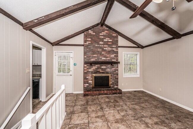Building Photo - 5201 Willow Ridge Ln