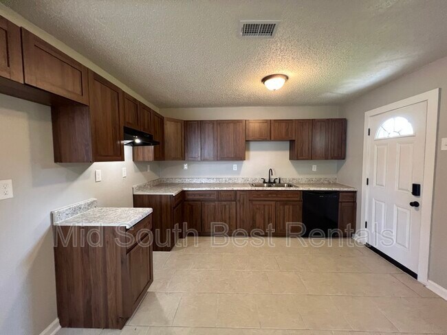 Building Photo - 2401 Scaper St