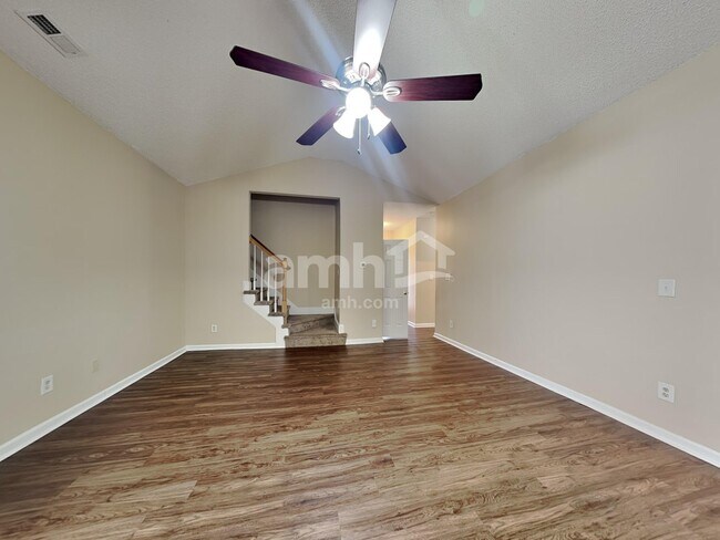 Foto del edificio - 4038 River Falls Dr