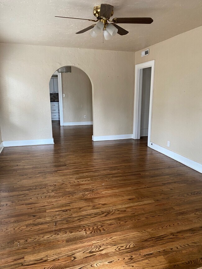 Foto del edificio - 3110 N Lake Ave