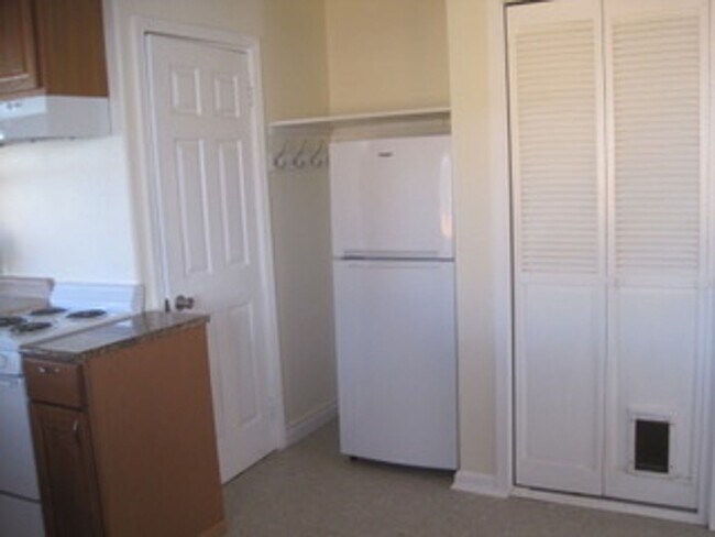 Foto del edificio - Cute cottage near Downtown Talent! | Available Now