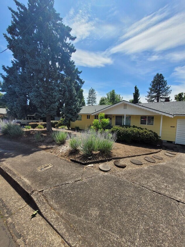 Building Photo - 3BD, 1.5 BA Home for rent in the desirable...