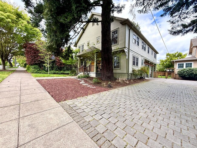 Building Photo - 0144-01 1723-1727 SE Nehalem St.